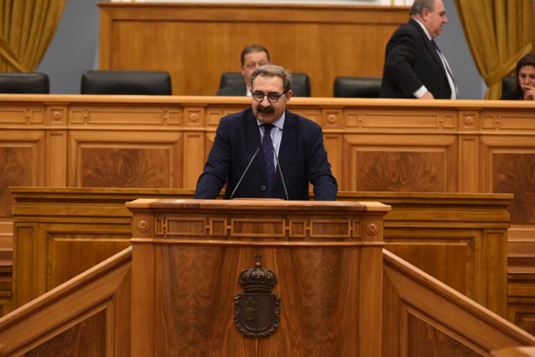 El PP critica el deterioro sanitario desde que gobierna Page y Junta responde que se está recuperando lo recortado