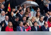 Pleno de los presidentes autonómicos no nacionalistas en el desfile del 12 de octubre en Madrid