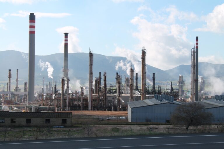 Ecologistas pide la paralización preventiva del complejo petroquímico de Puertollano en casos de contaminación por ozono