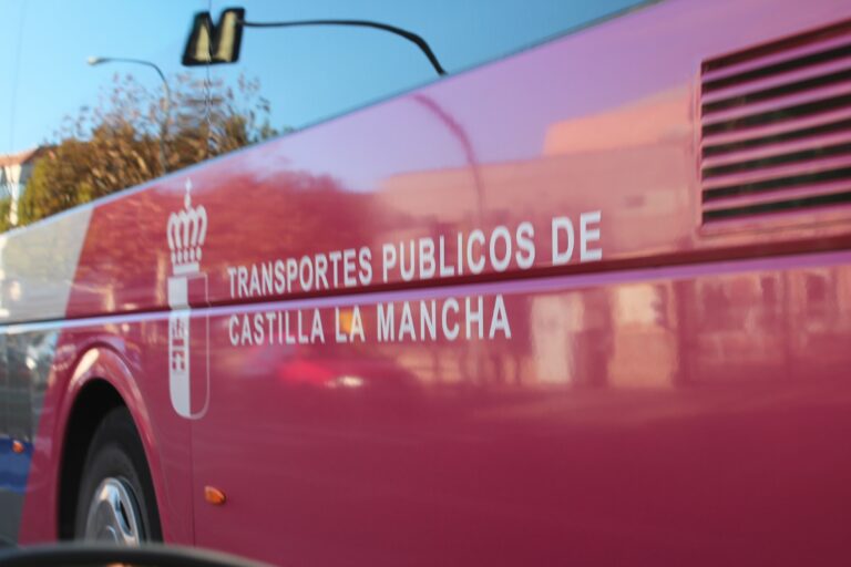 Después de la polémica con Mombus, la Junta aprueba un nuevo sistema de autobuses para las zonas rurales