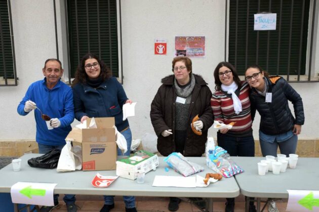 Cerca de 200 personas participaron en las Choco-Campanadas Solidarias