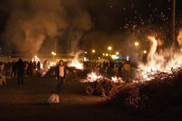 Numerosos argamasilleros participaron en las hogueras colectivas de San Antón