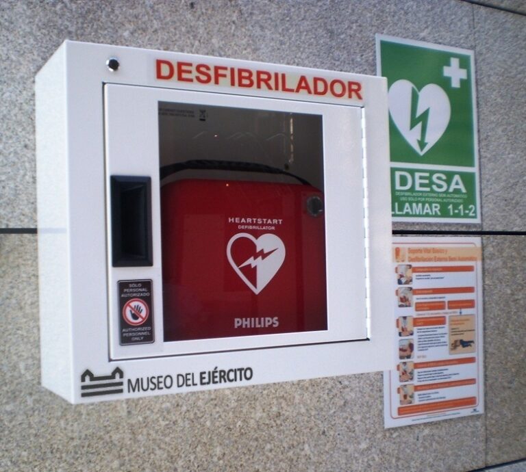 C-LM regula el uso de desfibriladores externos automatizados fuera del ámbito sanitario C-LM regula el uso de desfibriladores externos automatizados fuera del ámbito sanitario