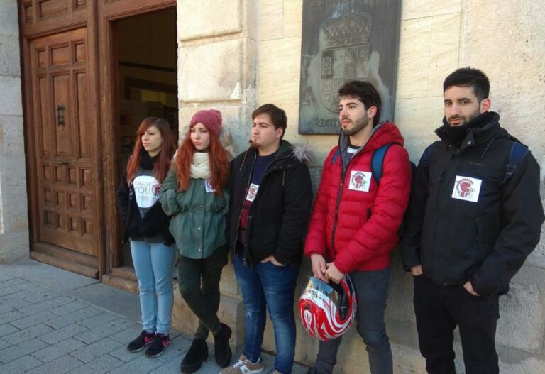 Los alumnos de la UCLM, en pie de guerra, acusan de traición al rector