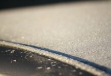 Los fuertes vientos destrozan uno de los molinos de Consuegra