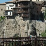 Las Casas Colgadas se suman al Año Nuevo Chino tiñéndose de rojo