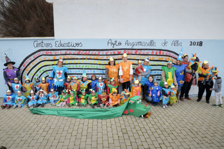 Los niños y niñas de la E.I. Alba realizan su tradicional desfile de Carnaval