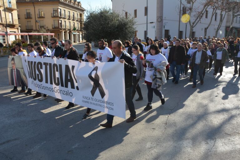 Más de 2.000 personas se manifiestan en Herencia en silencio pidiendo “justicia” por la muerte de Gonzalo Buján