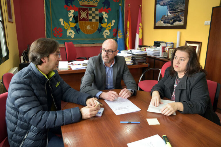 La Agrupación Maestro Martín Díaz y la coral Villa del Alba ratifican sus convenios de colaboración con el Ayuntamiento La Agrupación Maestro Martín Díaz y la coral Villa del Alba ratifican sus convenios de colaboración con el Ayuntamiento