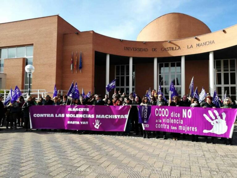 Albacete se concentra contra los comentarios machistas por whatsApp hacia una joven