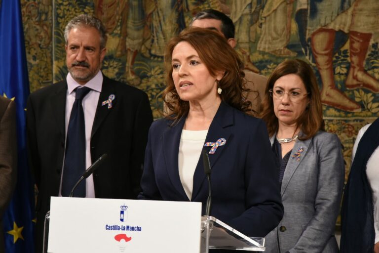 El Gobierno de Castilla-La Mancha dota con un aula de informática al centro de mayores de San Clemente