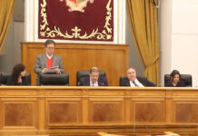 Tirado llama “calamidad” a Fernandez Vaquero