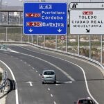 Un fallecido y un herido tras el choque entre un camión y un turismo en San Clemente (Cuenca)