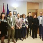 Caballero asiste a la inauguración de los carnavales de Herencia