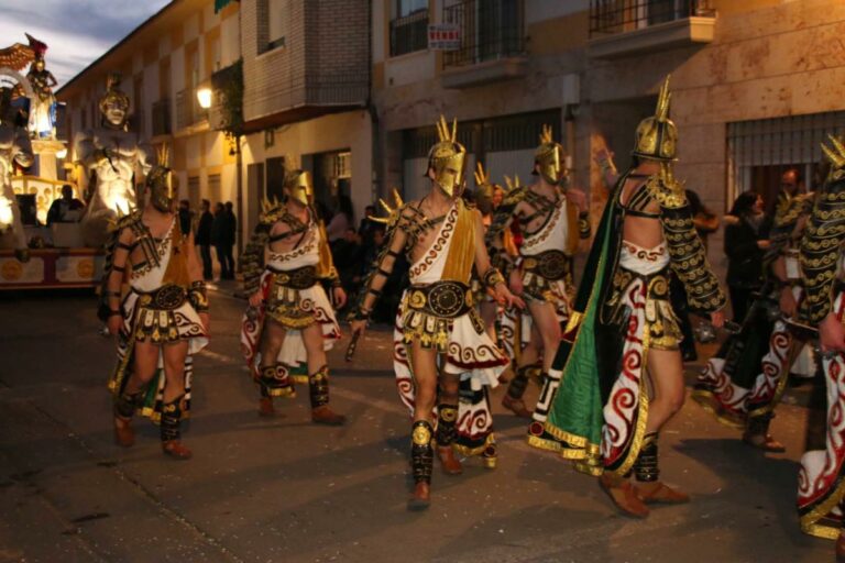 “El Burleta” con su fantasía “Imperium” premio especial de carrozas en el Domingo de Piñata de Miguelturra