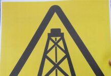 Varapalo para la Junta después de que el Constitucional admita a trámite el recurso del Gobierno contra la ley ‘antifrackin’