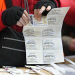 Las trabajadoras de la residencia de ancianos de Campo de Criptana se reparten varios décimos del ‘Gordo’