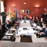 Page promete que se abrirá la planta cerrada del Hospital de Tomelloso y un nuevo centro de salud