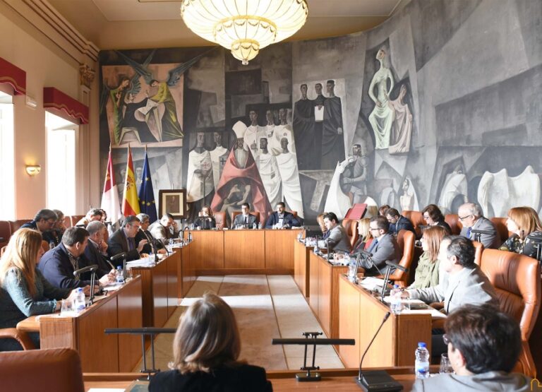 Caballero da cuenta al Pleno del informe elaborado por la UNED sobre los represaliados del franquismo