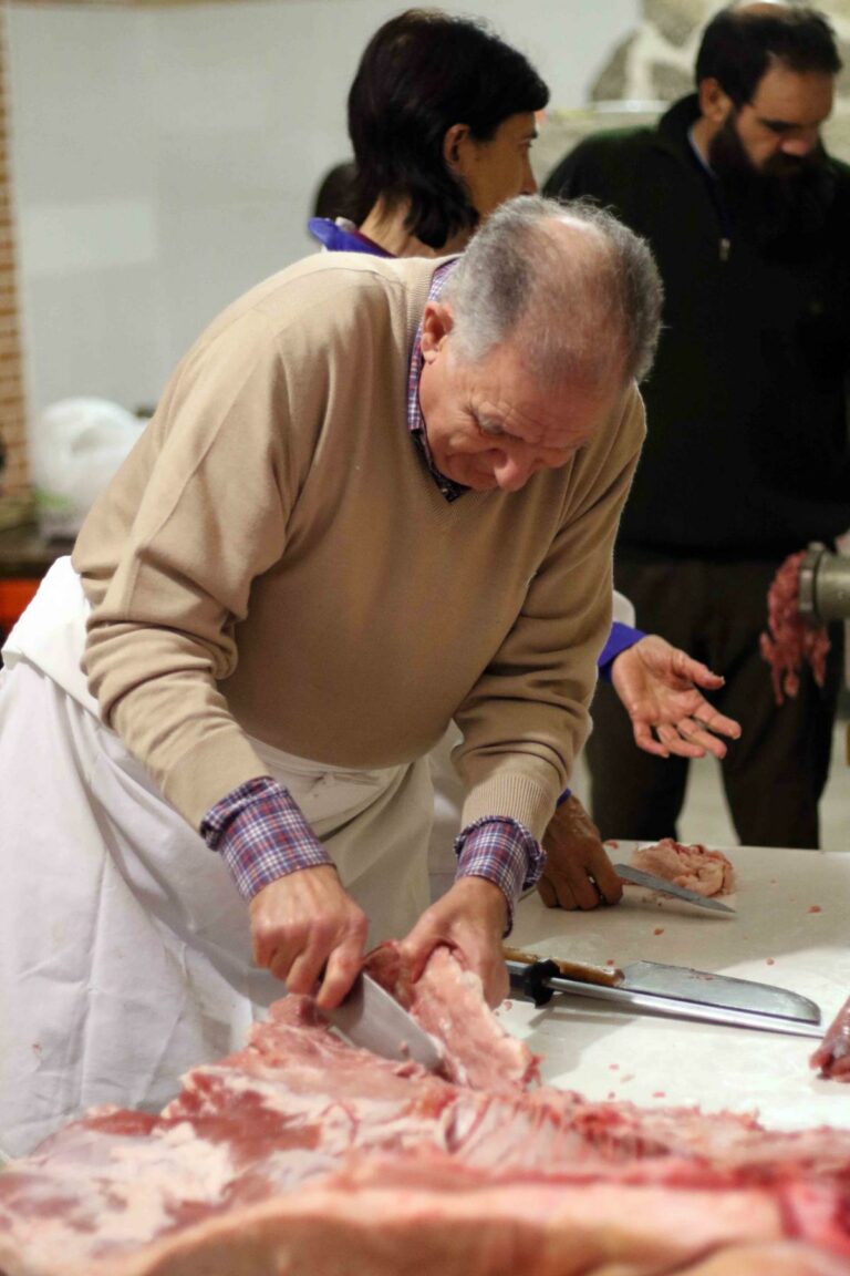 Tamajón reivindica sus tradiciones culinarias en la fiesta de la matanza