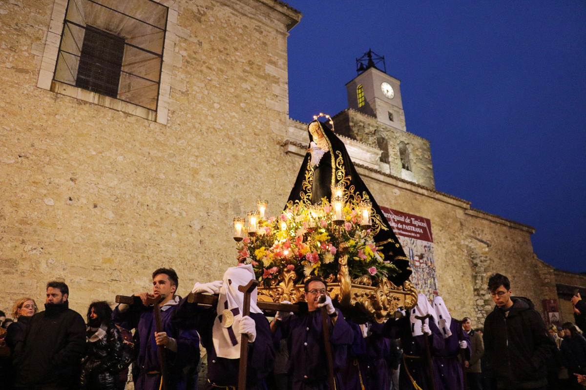 Impresionante silencio en la procesión del Santo Entierro de Pastrana