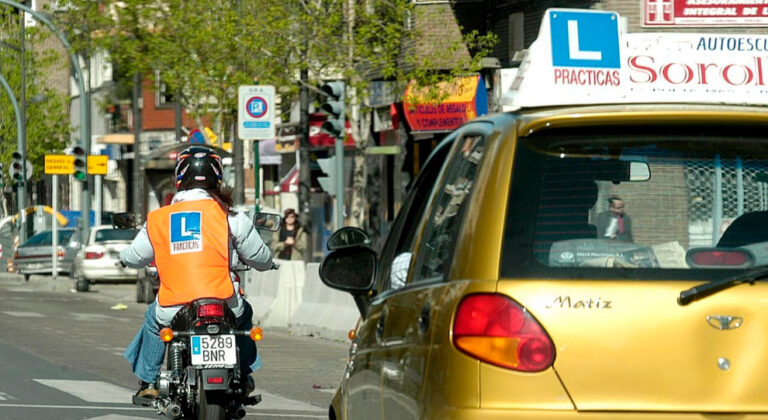 Los examinadores de tráfico convocan huelga indefinida en todas las provincias a partir del 4 de septiembre