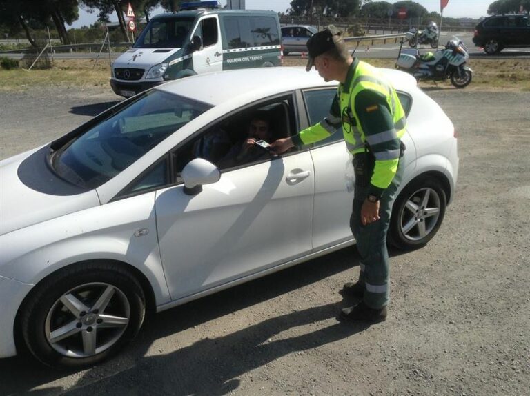 Detienen a un hombre tras dar positivo por alcoholemia cuando conducía un coche robado en San Clemente