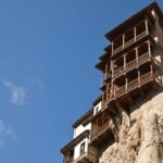 Las Casas Colgadas se iluminarán esta noche de color rosa con motivo del Día Internacional de la Niña