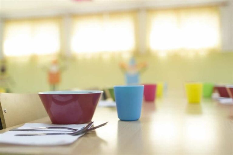Desalojados diez niños y varios profesores de un colegio de Tarancón después de incendiarse la cocina