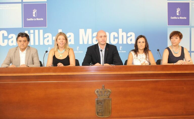 La Junta ya ha firmado con los ayuntamientos la mitad de los convenios para servicios sociales y ha abonado el 40 por ciento del primer pago