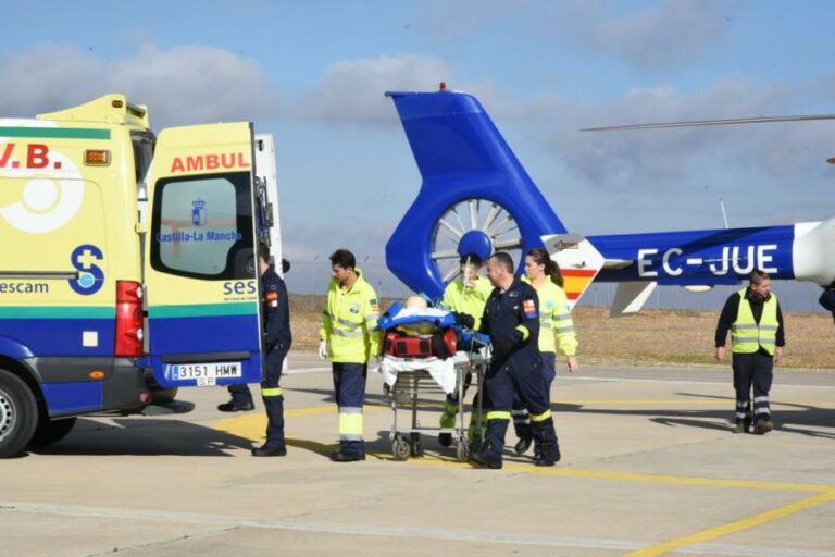 Muere un trabajador de 55 años tras precipitarse en el interior de la caja de un camión en Lezuza (Albacete)