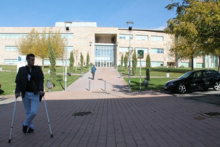 El Ayuntamiento de Alcázar de San Juan concederá 15 becas de alojamiento a universitarios de 150 euros al mes