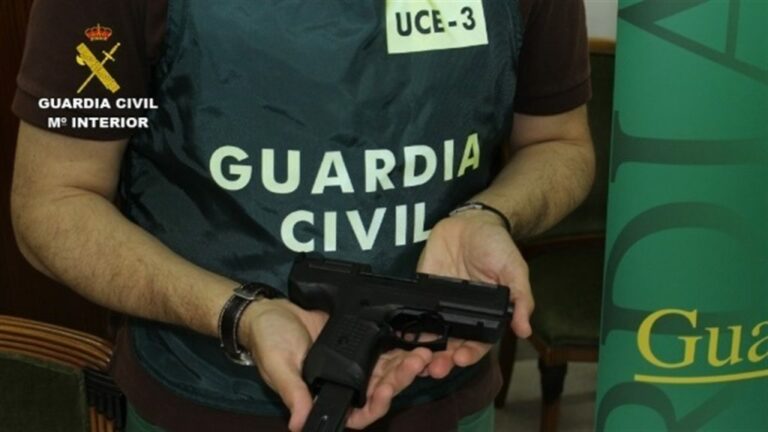 Hallan un cadáver con heridas de arma de fuego en Arenas de San Juan