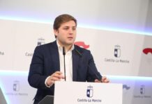 C-LM no cree que “haya una democracia más allá de la Constitución” y aboga por el diálogo “dentro de la legalidad”