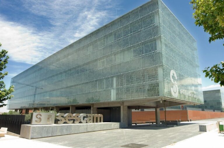 Sescam inicia la elaboración de una guía para actuar ante la exposición de los trabajadores a medicamentos peligrosos