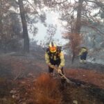 Más de 100 personas y 22 medios participan en la extinción del fuego declarado en Campillo de Altobuey