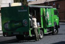 UGT dice que, pese a la bajada del desempleo en julio, el empleo creado es “temporal y con muy bajos salarios”