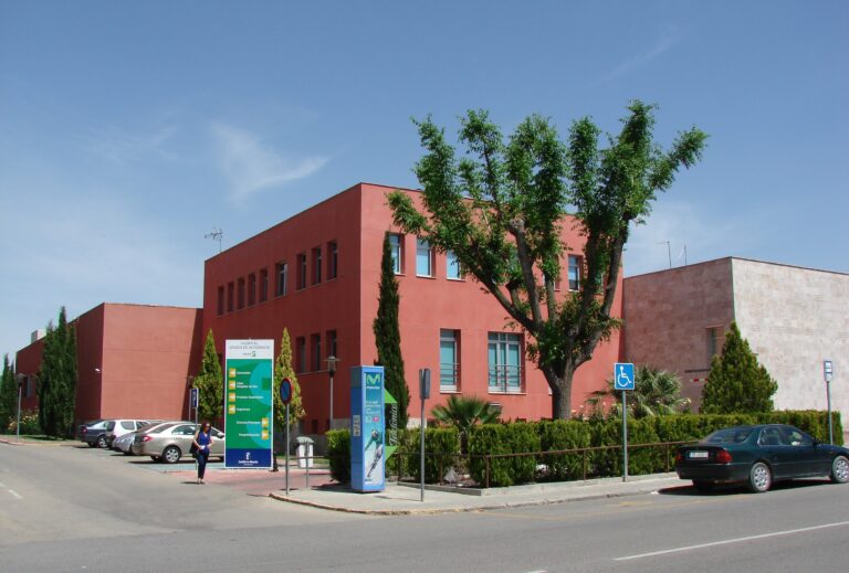 Solo 4 de los afectados por el vuelco del autobús en Valdepeñas continúan en observación con contusiones leves