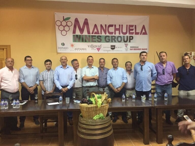 Martínez Arroyo augura una de las vendimias “con mejor precio” en la constitución de la cooperativa Manchuela Wine Group