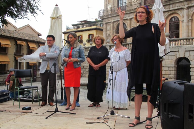 Tolón cree que Toledo será “capital de la poesía y las letras” este fin de semana con la llegada del festival Voix Vives Tolón cree que Toledo será “capital de la poesía y las letras” este fin de semana con la llegada del festival Voix Vives