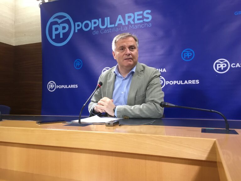 PP dice que las primarias del PSOE paralizan C-LM y afea a consejeros que “recojan avales” para Page en vez de trabajar PP dice que las primarias del PSOE paralizan C-LM y afea a consejeros que “recojan avales” para Page en vez de trabajar