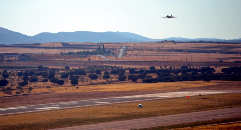 El aeropuerto de Ciudad Real comienza a calibrar los sistemas de ayuda a la navegación para iniciar operaciones