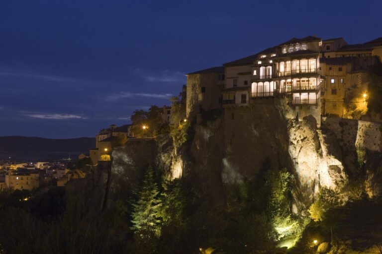 Las Casas Colgadas de Cuenca se tiñen de verde este fin de semana para concienciar sobre enfermedades mitocondriales