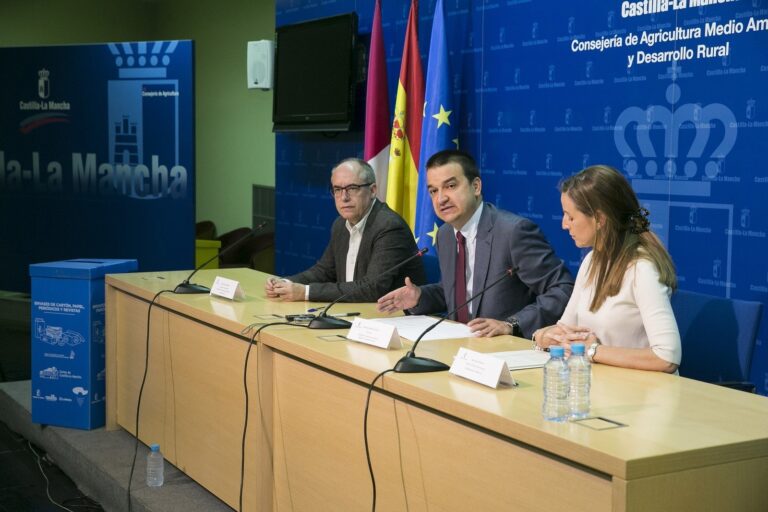 Los edificios de la Junta contarán con contenedores de recogida selectiva de envases y cartón