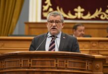 Felpeto niega que haya alumnos sin escolarizar en C-LM y se compromete a revisar mejoras en proceso de admisión