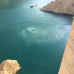 Cae un vehículo al embalse de Contreras a la altura de Minglanilla