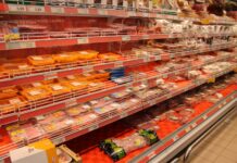 Junta y ASUCAM abordan iniciativas que permitan asistir y acompañar a personas con alguna discapacidad a hacer la compra