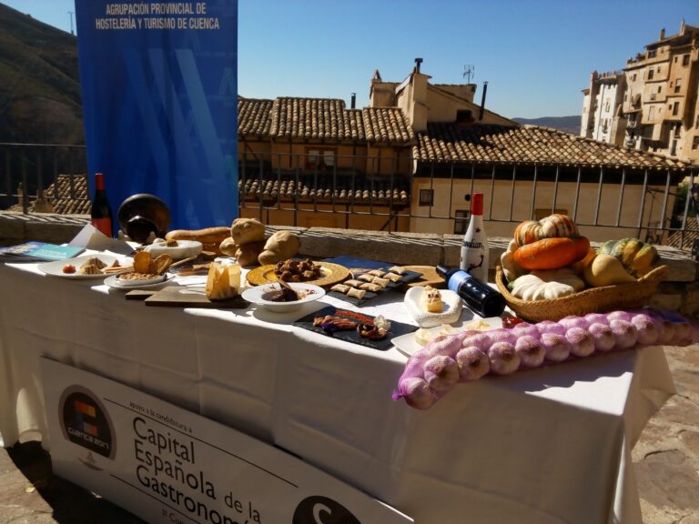 Del Bosque, Caparrós o José Antonio Camacho, entre los apoyos de Cuenca para conseguir la Capitalidad Gastronómica