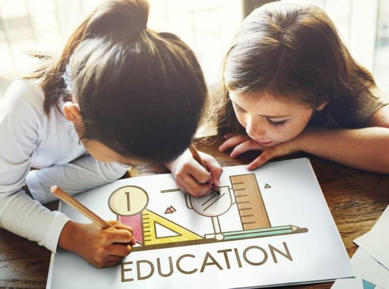 Cada vez más alumnos, ¿pero con cada vez menos profesores?