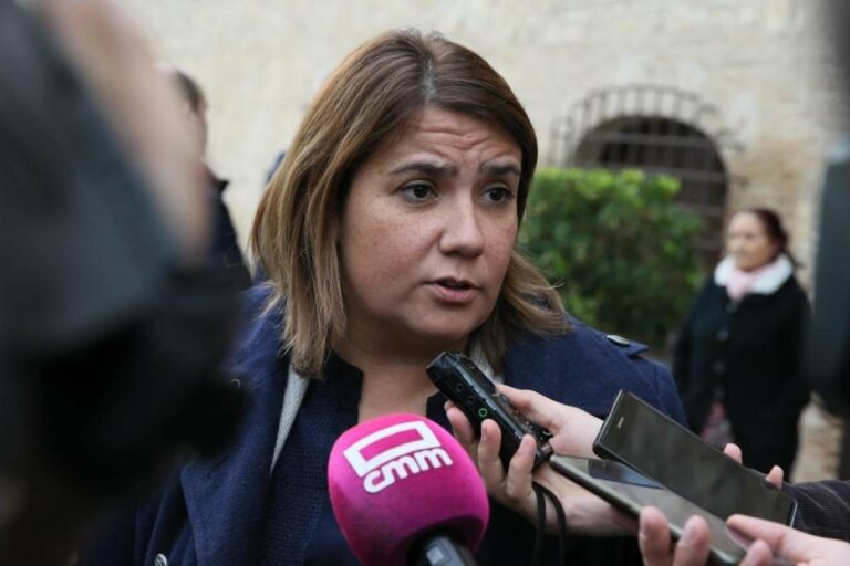 Confirmado el servicio de Monbús hasta enero mientras se busca “una solución definitiva” con Gobierno central